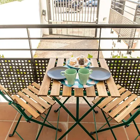 아파트 House By The Sea
